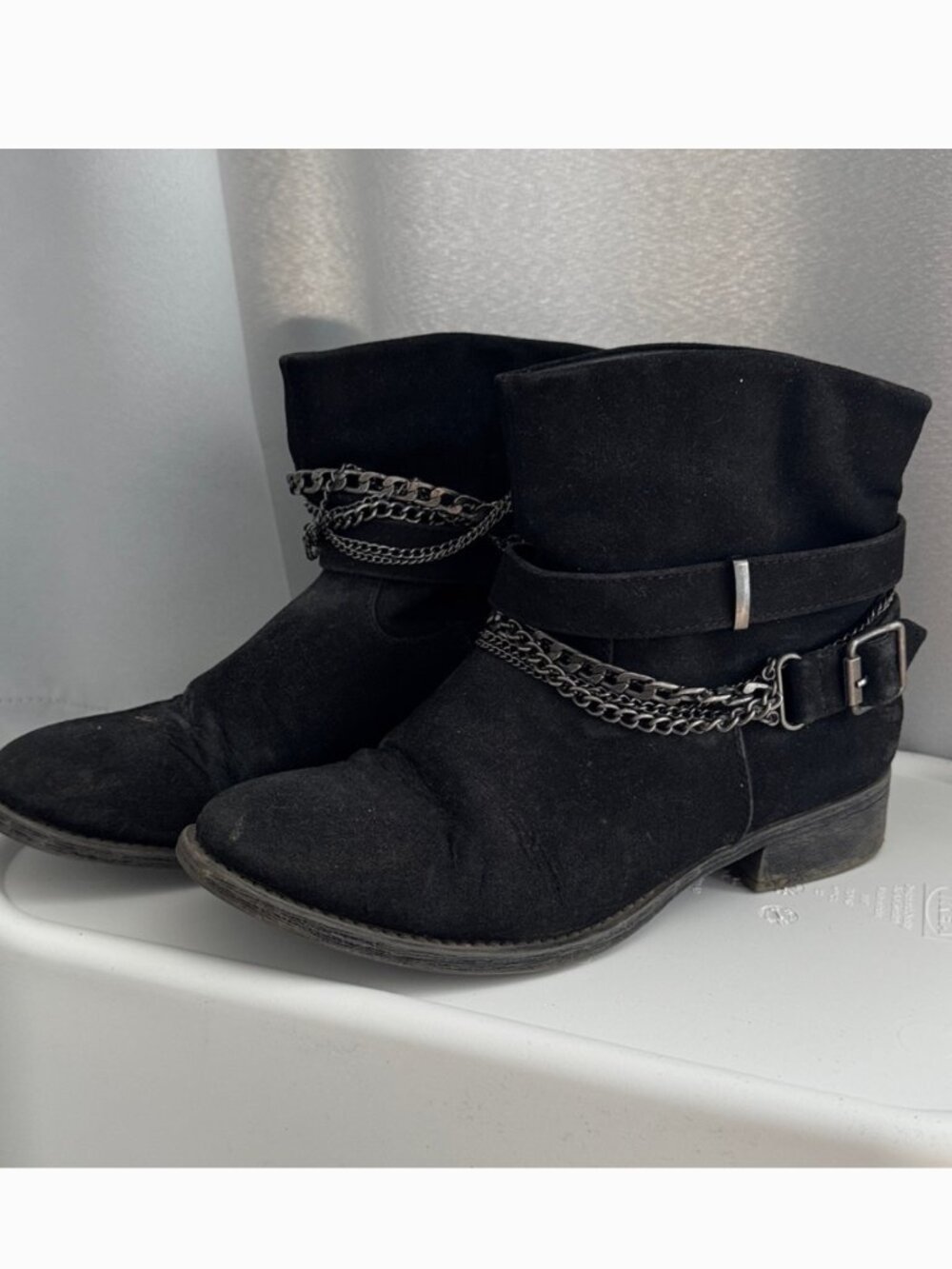 Aldo Black Ankle Boots with Chain Detail size 6.5